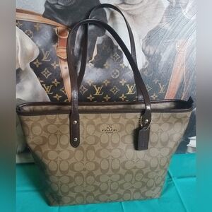 NWOT Coach NY Signature Tote Coated Canvas